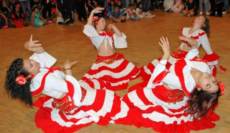 Festival národnostních menšin přilákal do Domu kultury na tisícovku tanečníků 
