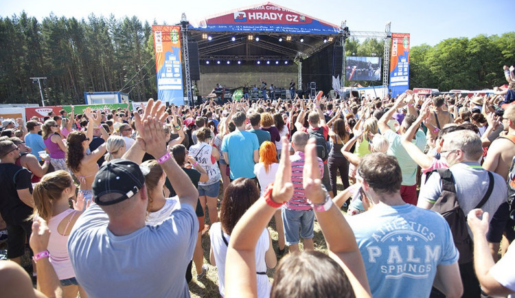 Festival Hrady CZ se představí na předposlední zastávce Bezdězu s hlavní hvězdou kapelou Kabát
