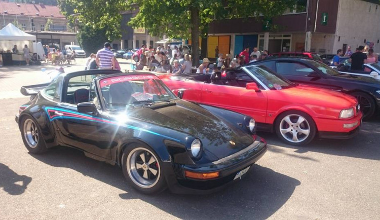 Baví vás sporťáky? Přijďte v sobotu do areálu pivovaru Konrád na Autosporting