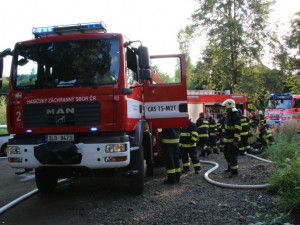 Černý dým zahalil Semily. V areálu bývalé Kolory hořela přečerpávací stanice
