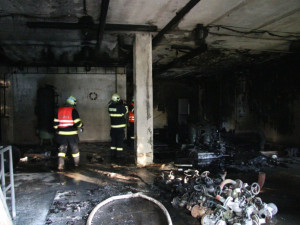 Černý dým zahalil Semily. V areálu bývalé Kolory hořela přečerpávací stanice