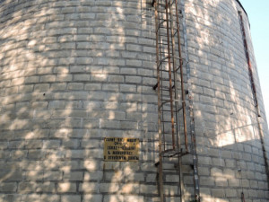 Černý dým zahalil Semily. V areálu bývalé Kolory hořela přečerpávací stanice