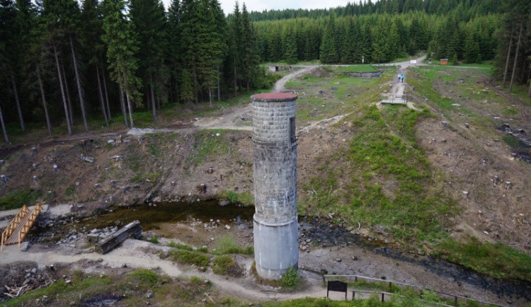 Ilustrační foto; protržená přehrada