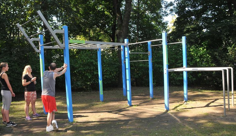 Přijďte si zacvičit ke krajskému úřadu, vzniklo tady workoutové hřiště