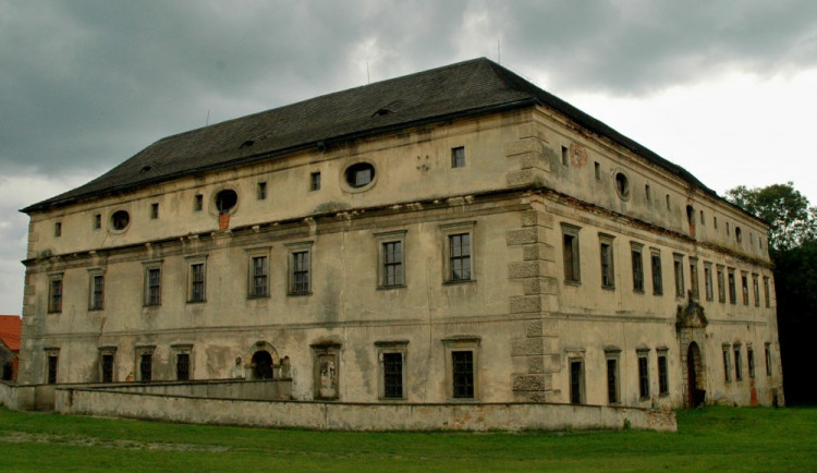 Zchátralý zámek Stvolínky bude v sobotu mimořádně přístupný