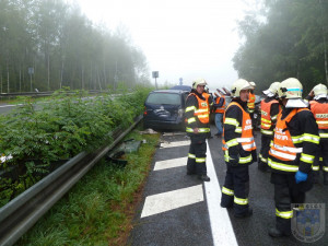 Frekventovanou silnici u Bílého Kostela zablokovala nehoda dvou aut