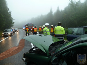 Frekventovanou silnici u Bílého Kostela zablokovala nehoda dvou aut