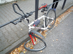 Střet dodávky s cyklistkou se neobešel bez zranění