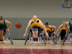 Den sportu a zábavy s Nadačním fondem Emil v Liberci: Zkusíte si basketbal na vozíku?