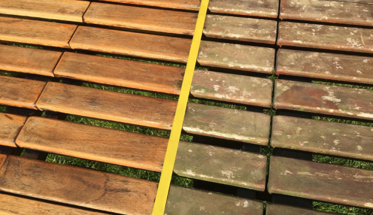 Viditelný rozdílm mezi ošeteným a neošetřeným dřevem