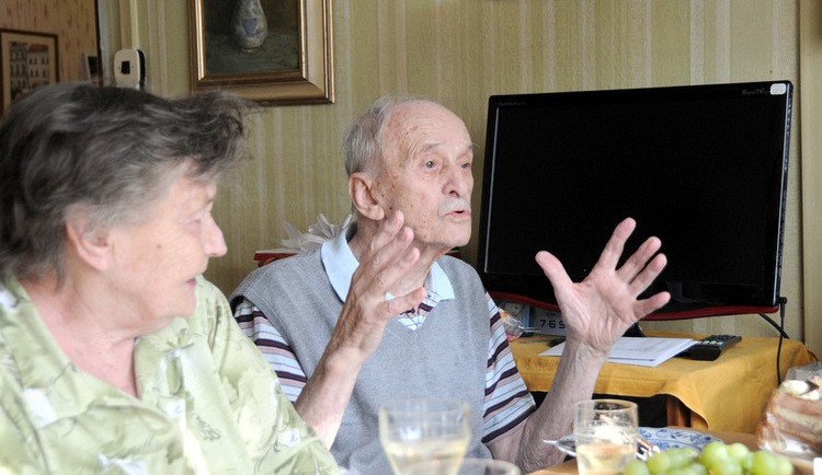 František Červenka oslavil sté narozeniny. "Jsem čtyřicet let v důchodu, to je delší doba, než jsem pracoval," říká