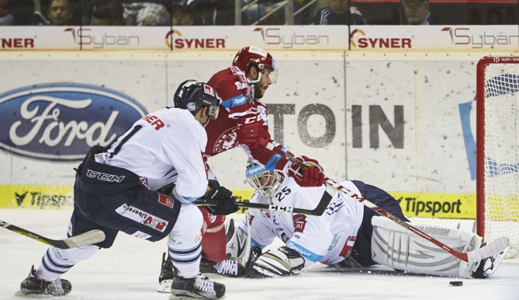 Třinec nezastavil ani obhájce titulu Liberec, Oceláři vyhráli 3:0