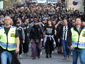 FOTO: Libercem prošel pochod pěti stovek řeckých fanoušků