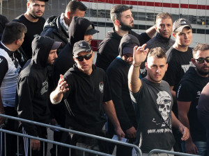 Libercem prošel pochod pěti stovek řeckých fanoušků