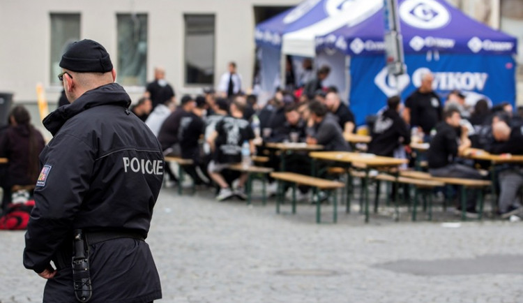 Do Liberce přijely stovky řeckých fanoušků. Policie zatím nemusela řešit žádné problémy
