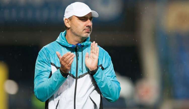 Jindřich Trpišovský při utkání s Teplicemi