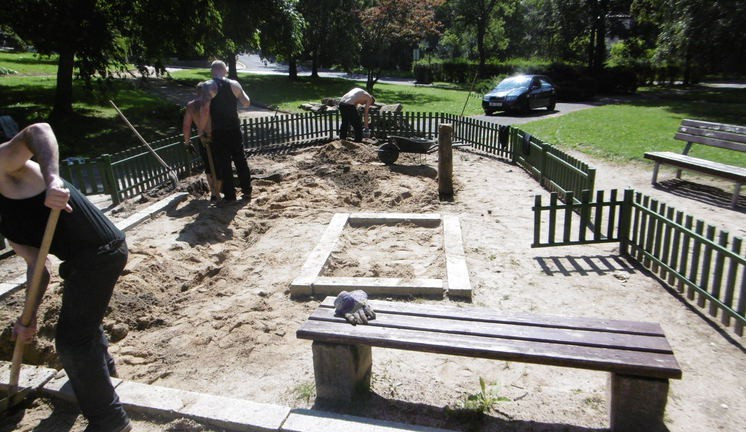 Dětské hřiště v parku ve Svojsíkově ulici