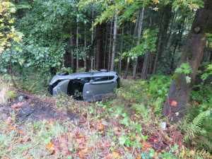 Další nehoda pod Ještědem. Řidič Fabie smetl další auto v protisměru