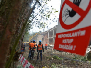 V Ralsku začali rozebírat ruiny kulturního domu sovětské armády