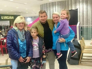 Tříletá Adélka vyrazila k moři, čtrnáctiletá Martina se prošla po molu s Andreou Verešovou