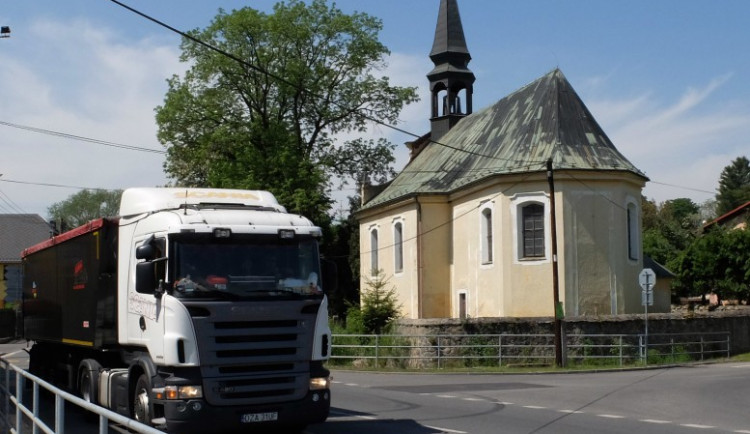 DOPRAVNÍ OMEZENÍ: Kamiony neprojedou přes hraniční přechod v Habarticích