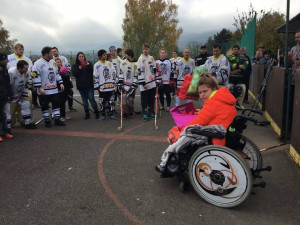 Hokejbalový zápas se hrál pro Dandu a všechny děti z Jedličkova ústavu