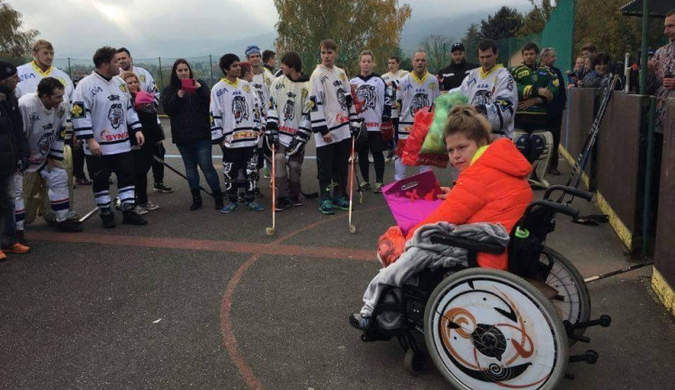 Danda si užila hokejbalový zápas