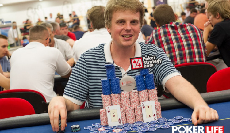 Alkohol do pokeru nepatří, říká pokerový hráč Růžička