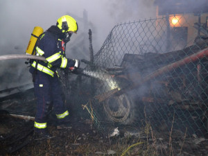 Noční požár zaměstnal hasiče z Turnovska i Liberce