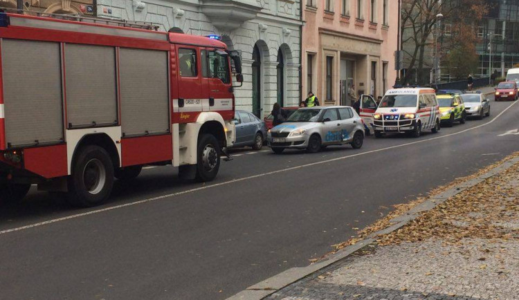 Nehoda poblíž knihovny