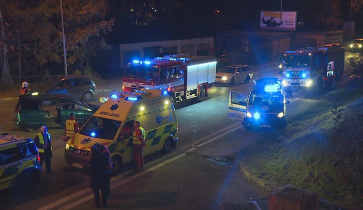 Nájezd na průtah Libercem blokovala v úterý večer nehoda dvou aut