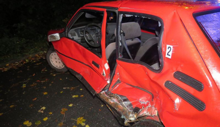 Nedání přednosti skončilo zraněním posádky osobního auta