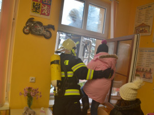 Hasiči evakuovali ze základy ve Světlé pod Ještědem skoro tři desítky dětí