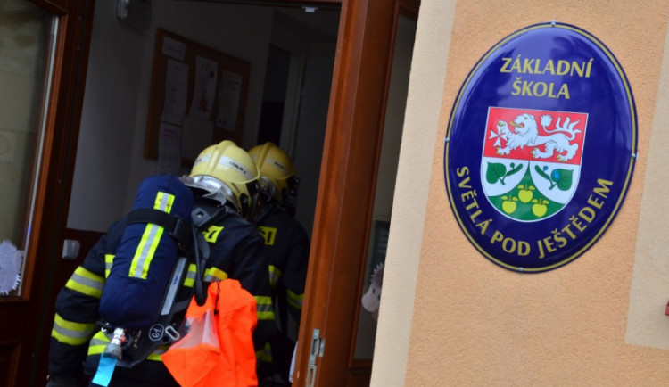 Hasiči evakuovali ze základy ve Světlé pod Ještědem skoro tři desítky dětí