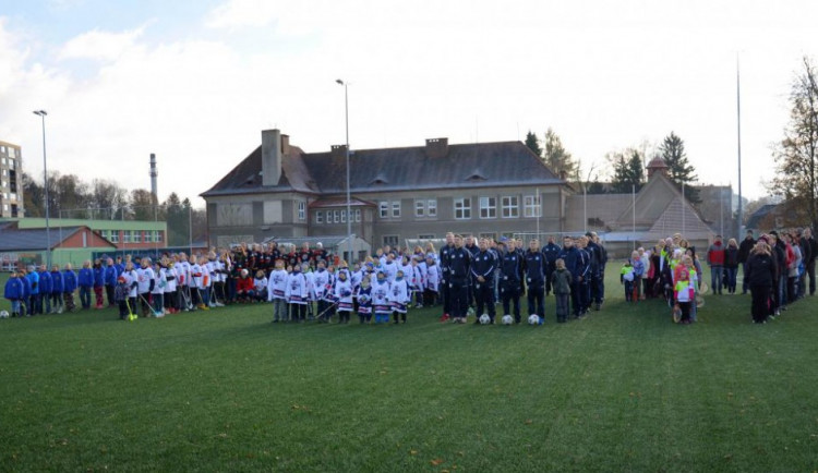 Frýdlantské "péefko" opět vytvořili místní. Na novoročence budou dvě stovky sportovců