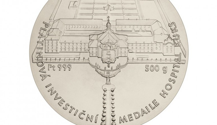 V Jablonci razí 12 unikátních medailí, každou z půl kila platiny