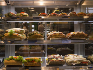 Domácí poctivá výroba a kvalita. Pod střechou hypermarketu Globus se otevřelo Café Globus