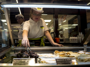 Domácí poctivá výroba a kvalita. Pod střechou hypermarketu Globus se otevřelo Café Globus