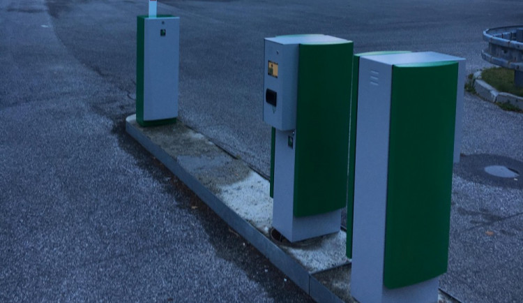 V Bedřichově dokončují před zimou parkovací a navigační systém