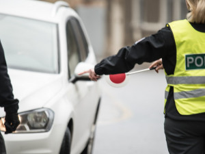 Další honička v příhraničí. Policisté naháněli kradené auto až do Polska