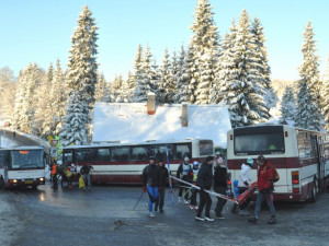 Zahájení zimní sezony do Jizerských hor zlákalo tisíce lidí