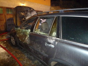 Hasiče zaměstnaly během čtyřiadvaceti hodin dva požáry aut