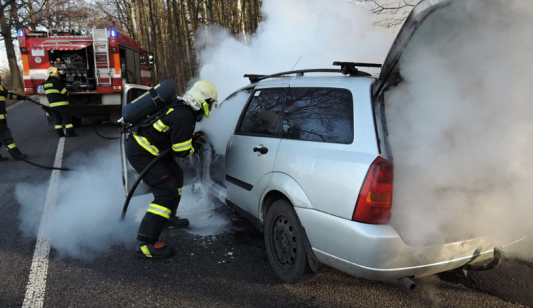 Hasiče zaměstnaly během čtyřiadvaceti hodin dva požáry aut