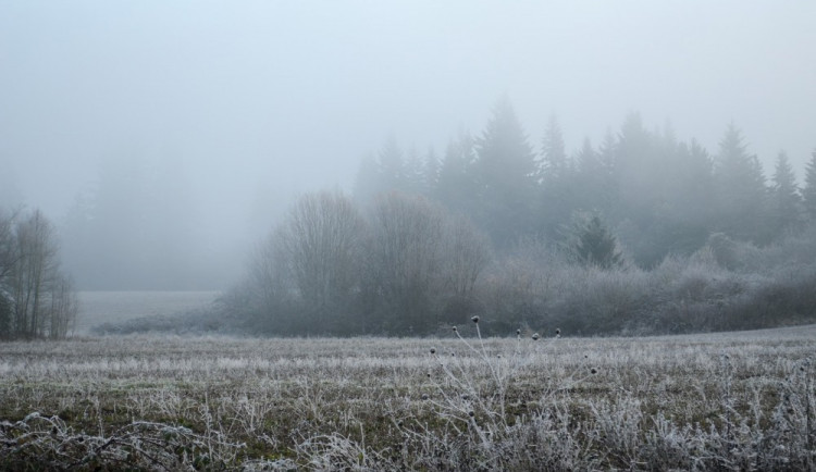 SJÍZDNOST: V Libereckém kraji mrzne, místy jsou mlhy, které mohou namrzat