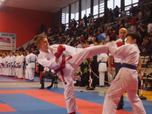 Boje v kumite _s červeným páskem Marek Frinta