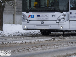 SJÍZDNOST: Silničáři varují dnes ráno před tvorbou ledovky