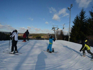 Kde si zalyžovat? Skiareály v Libereckém kraji budou na Vánoce v provozu