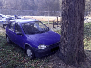 Strážníci naháněli ulicemi Frýdlantu ujíždějící Opel. Zastavila ho až slepá ulička