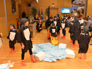 Krajský úřad nakoupil dárky pro bezmála stovku dětí z dětských domovů a azylových domů