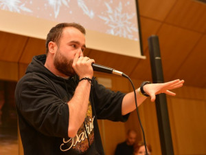 Krajský úřad nakoupil dárky pro bezmála stovku dětí z dětských domovů a azylových domů